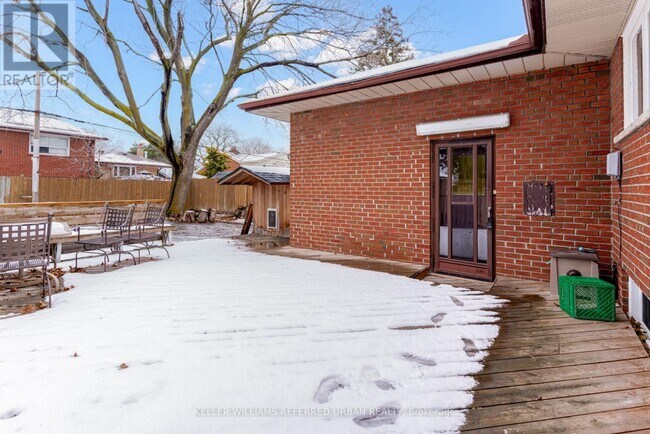 Building Photo - 44 Shrewsbury Square