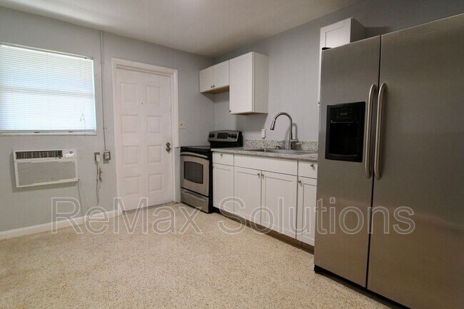 Foto del edificio - 1836 Pineapple Ave