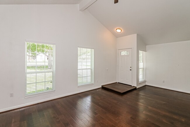 Building Photo - 28914 Champion Oaks Dr