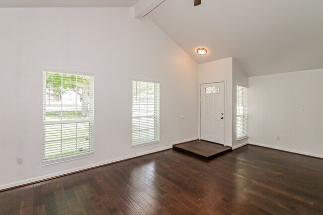 Foto del edificio - 28914 Champion Oaks Dr