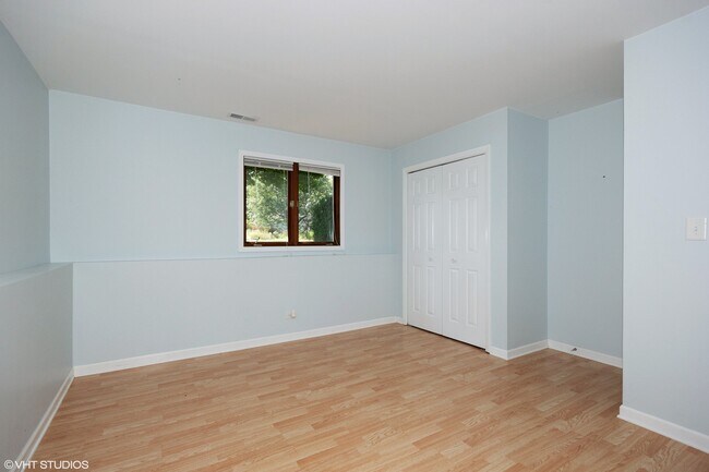 Building Photo - 12811 S Hadfield Dr