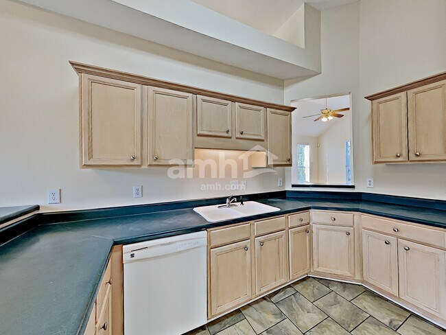 Foto del edificio - 622 Creekfront Dr