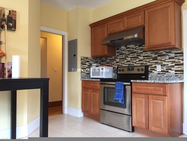 Building Photo - 74 Moraine St