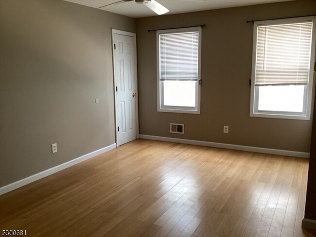 Building Photo - 275 Wanaque Ave