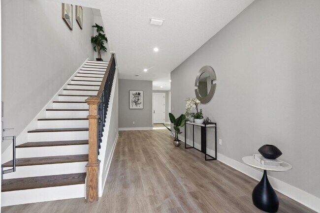 Building Photo - Charming Tampa Rental - Perfectly Located ...