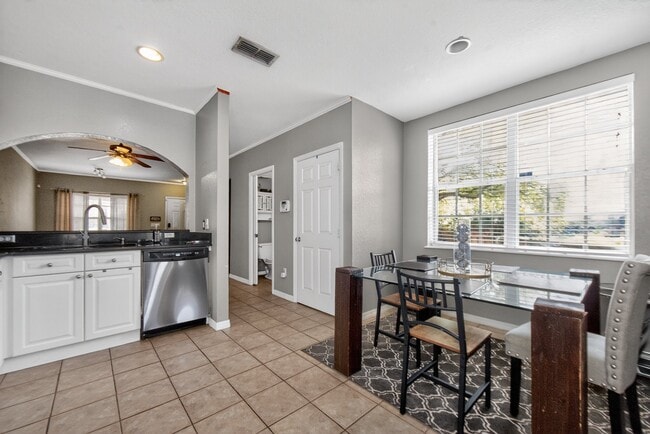 Building Photo - 4204 Plantation Cove Dr
