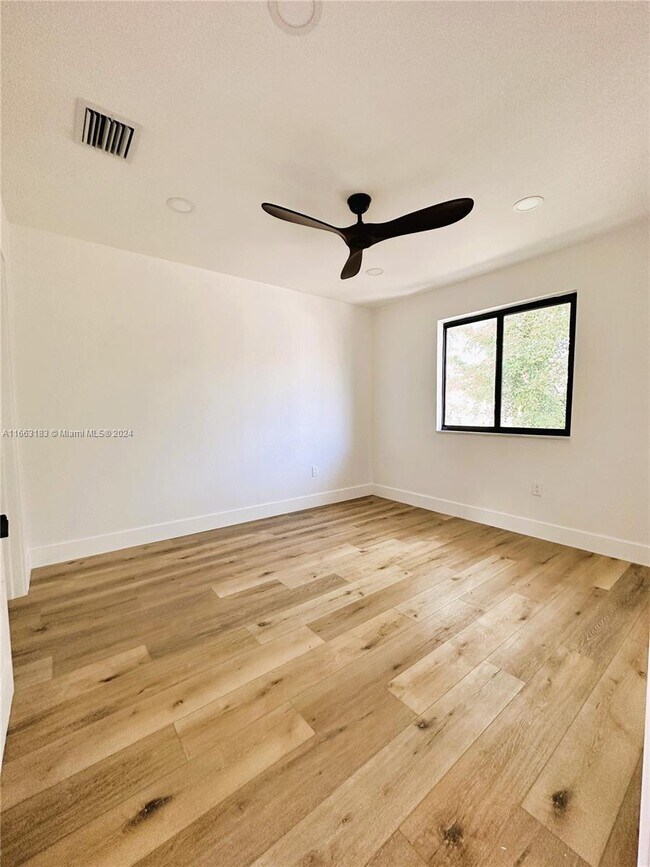 Foto del edificio - 1278 SW 2nd St