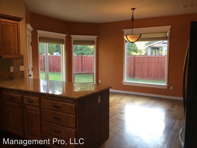 Building Photo - 4 br, 3 bath House - 680 E.  Havasupai St