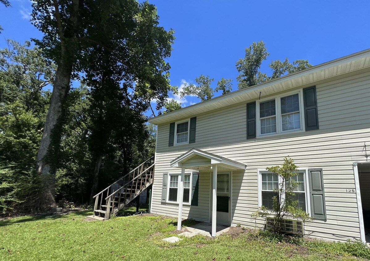 Primary Photo - 125 Laroque Ln