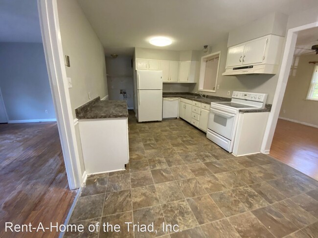 Building Photo - 3 br, 2 bath House - 2708 Hill-N-Dale Drive