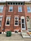 Foto principal - 802 Livingston St