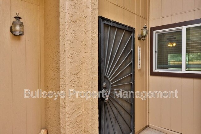 Building Photo - 4633 W Continental Dr