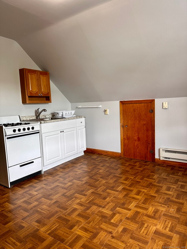 Building Photo - 122 Hansen Ave