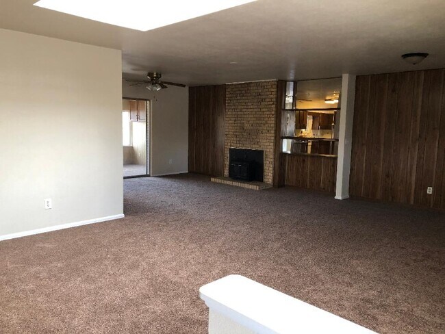 Foto del edificio - 4634 Routt St