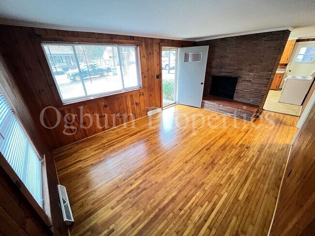 Foto del edificio - 731 Faircloth Ave-2BR/1BA-Home!!