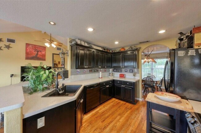 Foto del edificio - 20504 National Dr