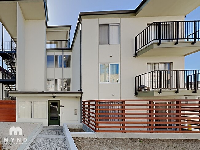Building Photo - 240 Athol Ave