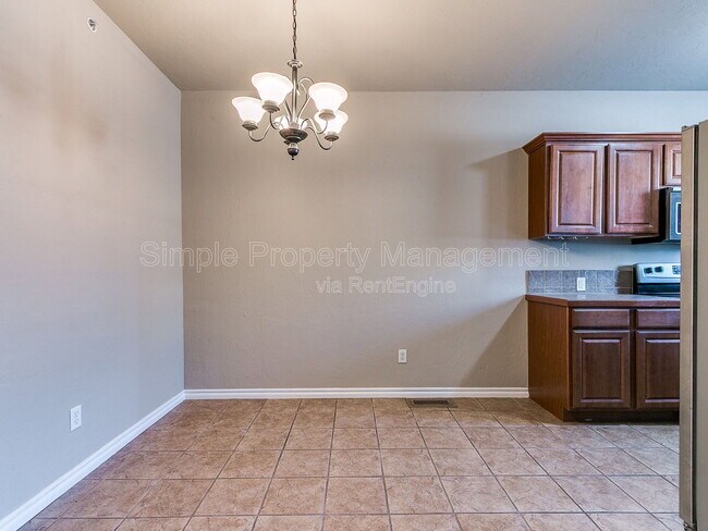 Building Photo - 1812 E Alameda St