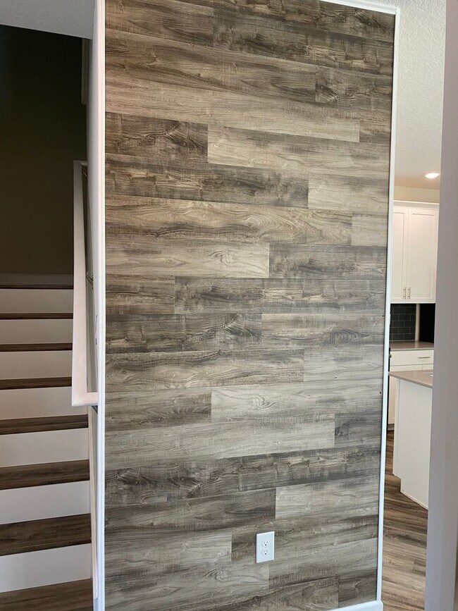 Building Photo - STOREY PARK - 3BR/2.5BA TOWNHOME WITH 2 CAR GARAGE