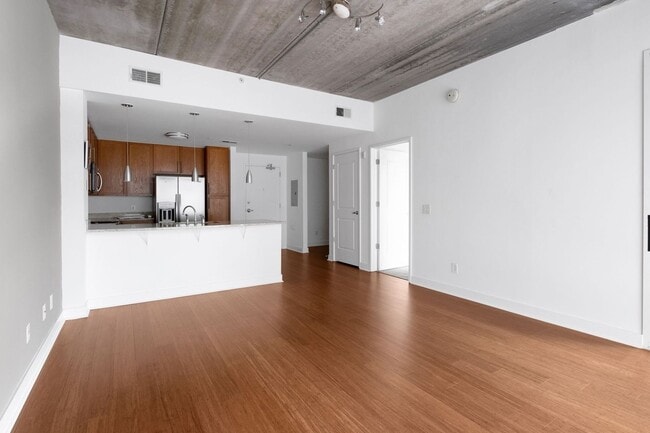 Building Photo - Charming 1BR Condo in Atlanta