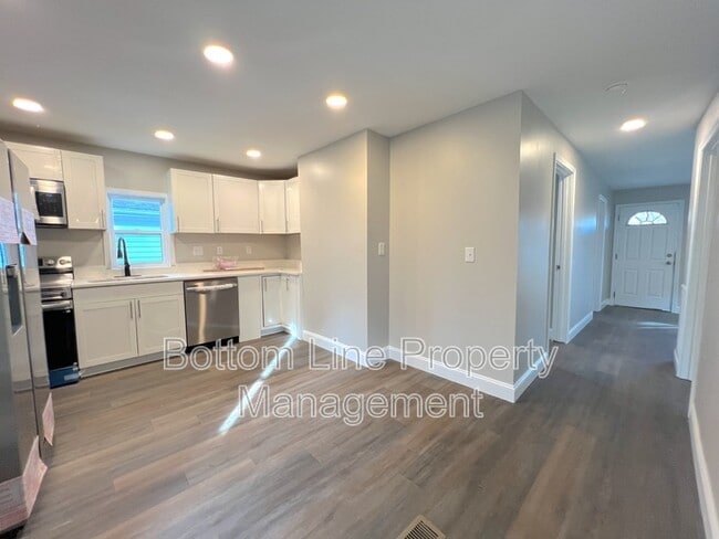 Building Photo - 613 Dr M.L.K. Jr. Way