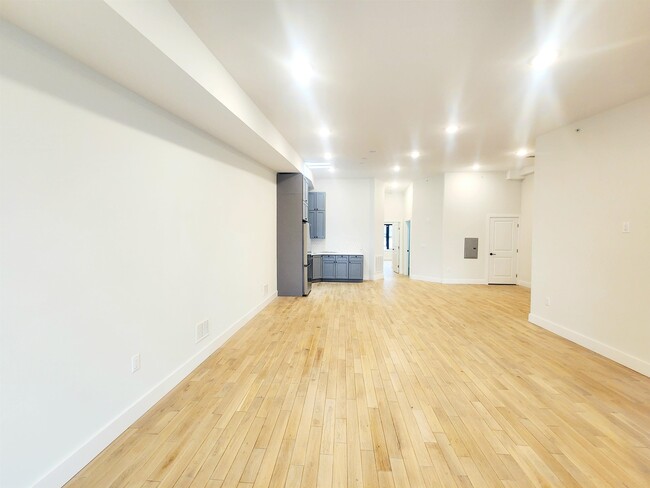Building Photo - 131 Hopkins Ave