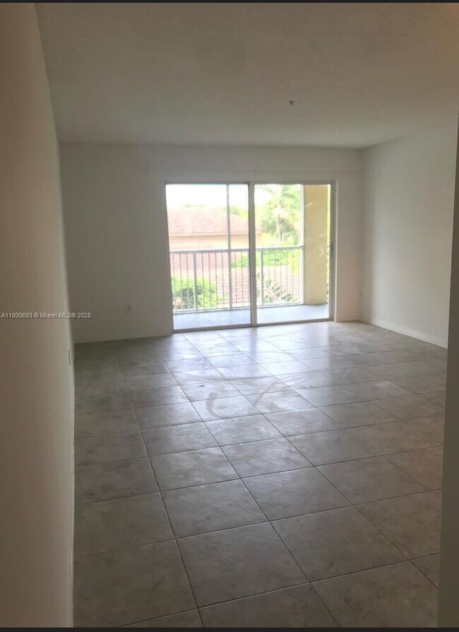 Foto del edificio - 460 S Park Rd