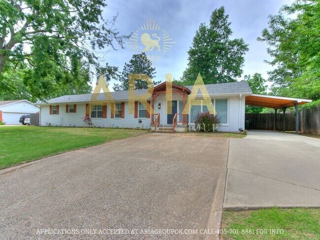 Building Photo - GORGEOUS 4 bed/2 bath Home with AMAZING ba...