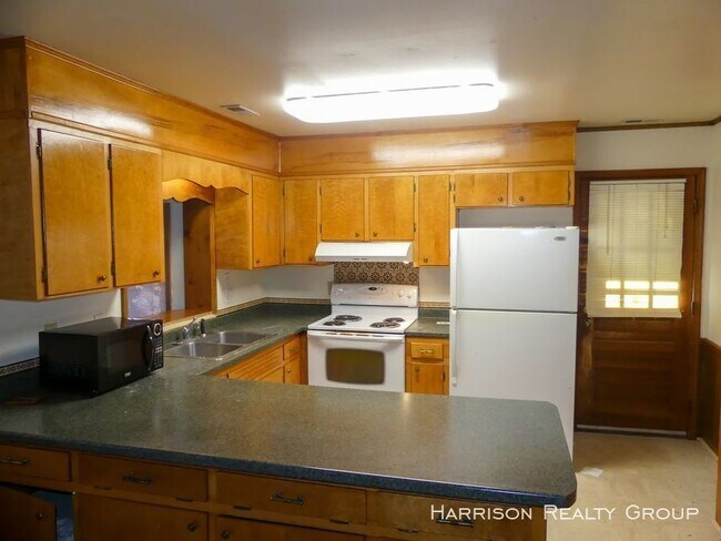Building Photo - 2417 Lawrence Dr