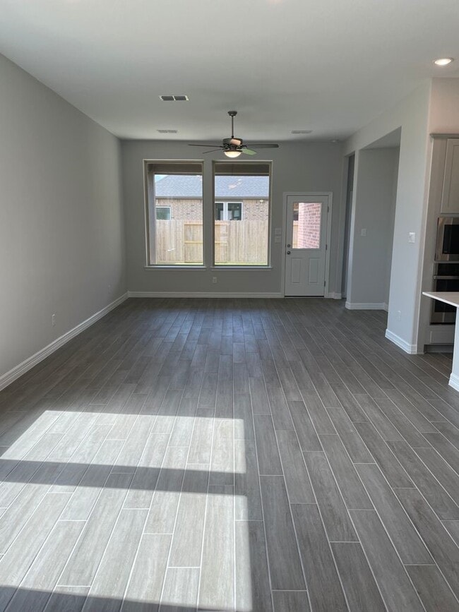 Building Photo - 24227 Cedar Colony Dr