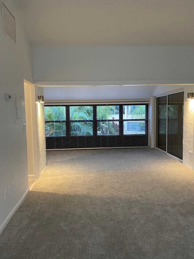 Foto principal - 1401 NE 14th Ct