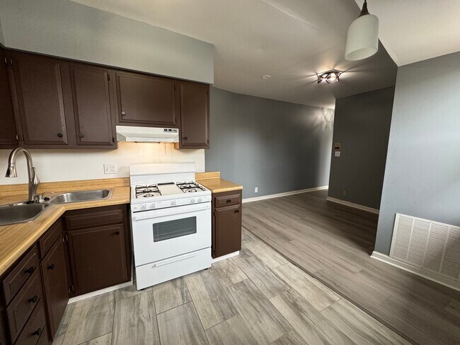 Foto del edificio - 2905 Glenmore Ave