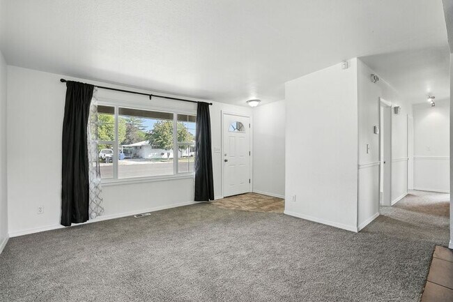 Foto del edificio - 2019 N Ely Rd