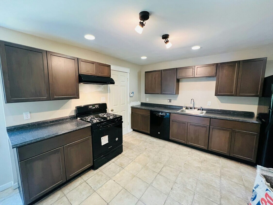 Foto principal - 165 Sharpe St