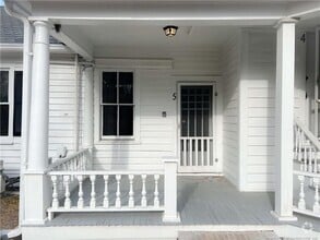 Building Photo - 113 Hillside Ave