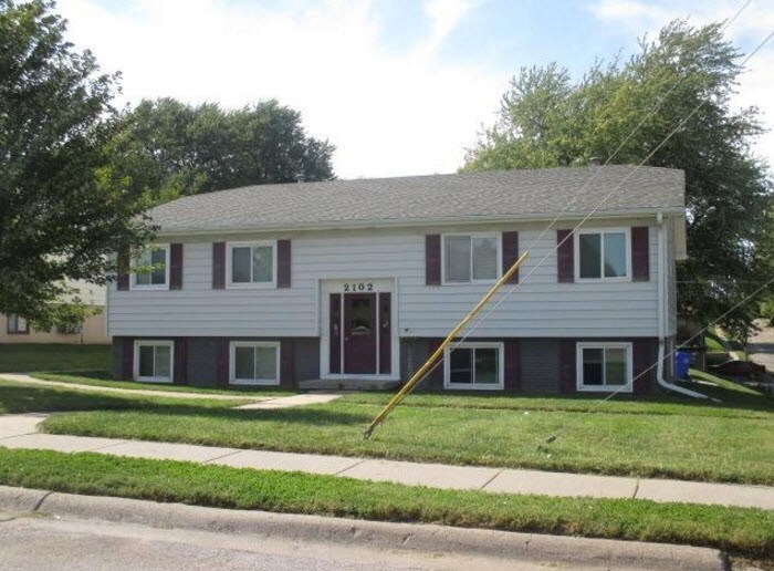 Primary Photo - 2102 S 45th St