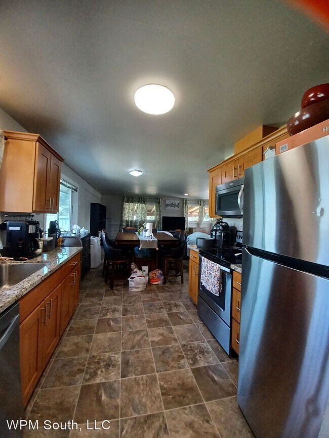 Building Photo - 3 br, 1 bath House - 401 Milwaukee Blvd S