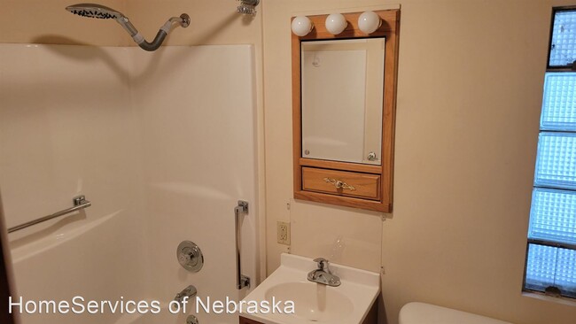 Building Photo - 3 br, 2 bath House - 1511 S 112 th St