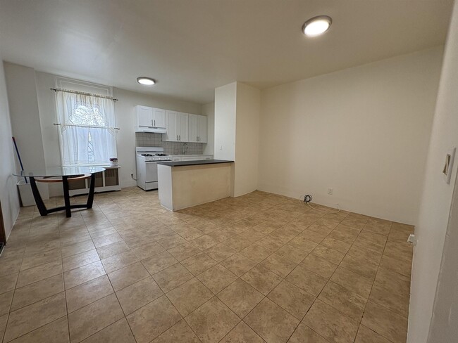 Building Photo - 589 Palisade Ave