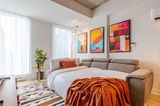 Building Photo - 450 Rue Saint-François-Xavier-SI ID1602104P