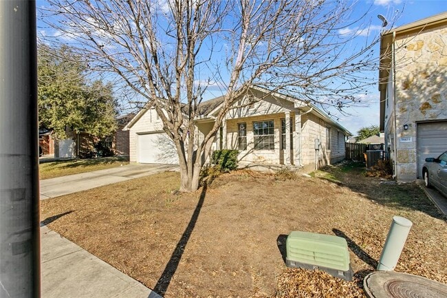 Foto del edificio - 9401 Pioneer Forest Dr