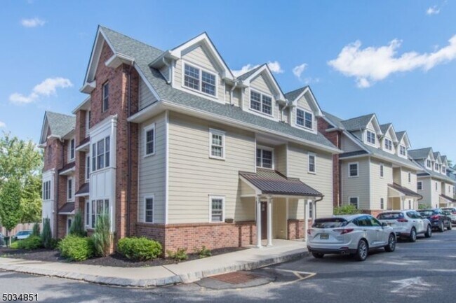 Building Photo - 1 Leona Dr