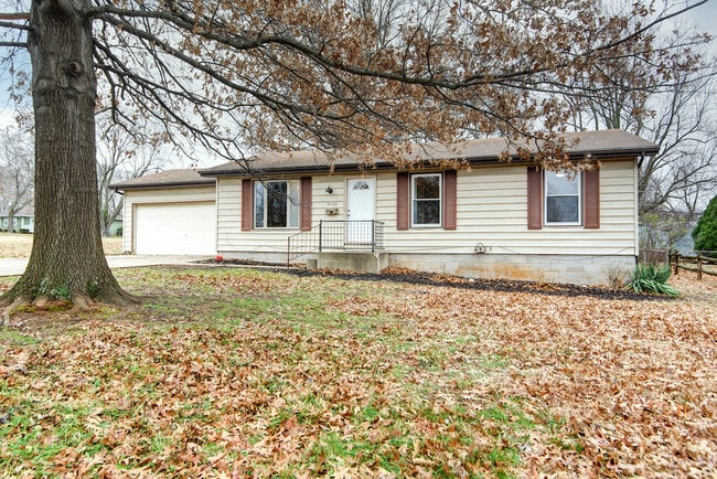 Building Photo - 3128 S Pinehurst Ave