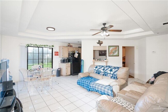 Foto del edificio - 2702 Blue Jay St