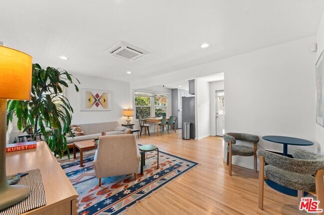 Foto del edificio - 1338 Montecito Cir