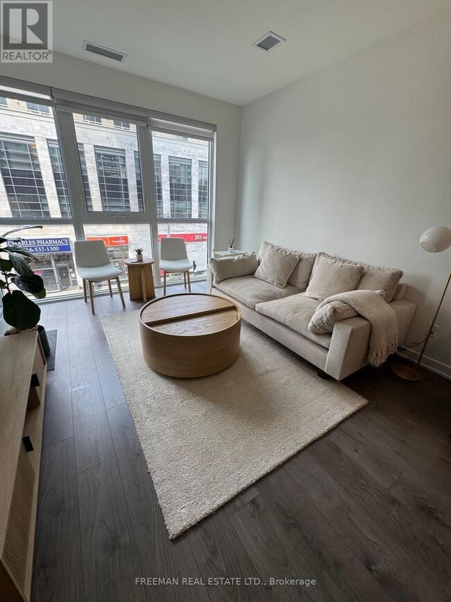 Building Photo - 501-501 St Clair Ave W