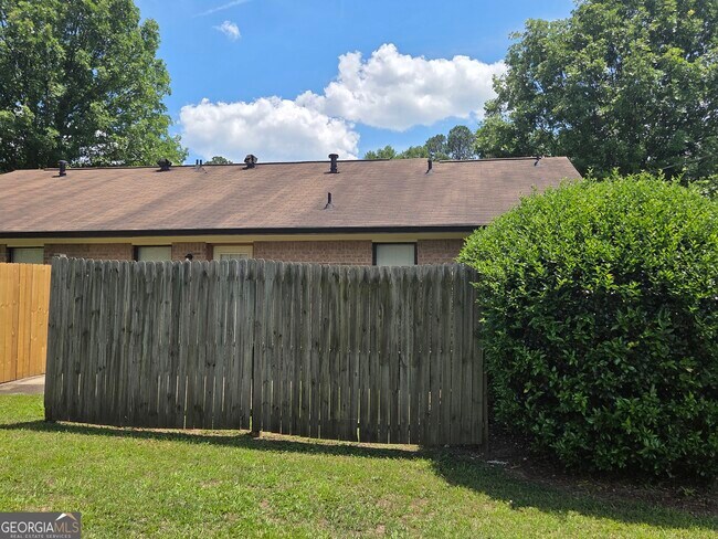 Foto del edificio - 8437 Pineland Dr