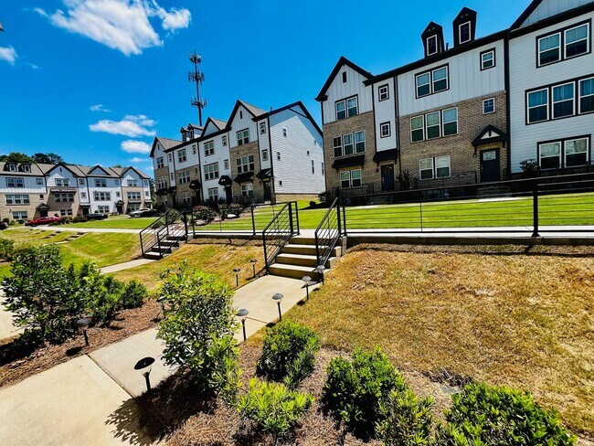 Foto del edificio - Beautiful 4BR Townhouse in Ballantyne