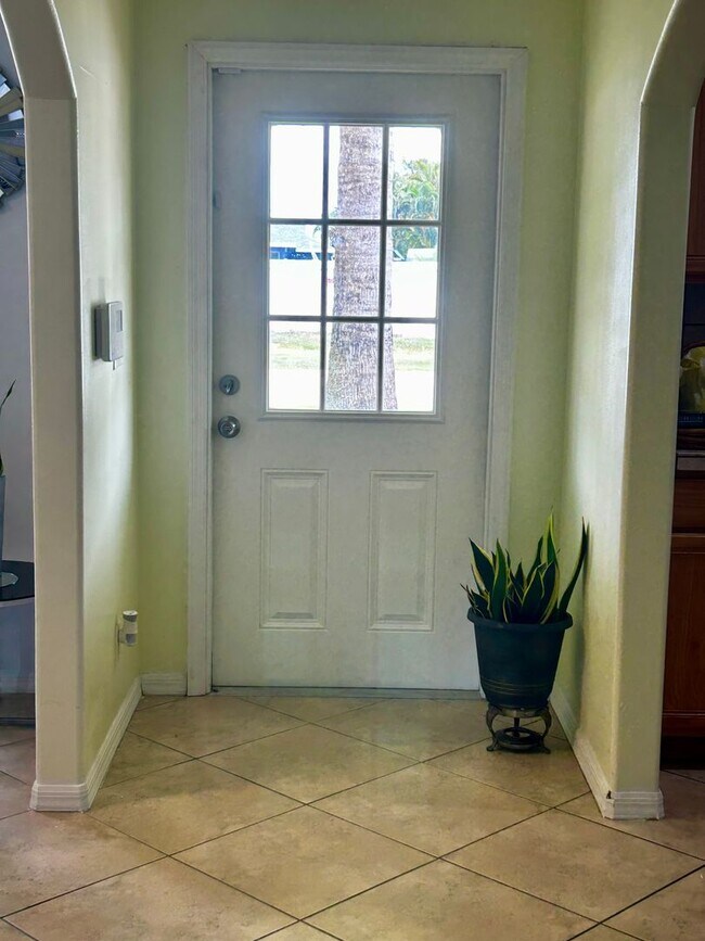 Building Photo - Western Port St. Lucie 3/2/2 with flex/roo...