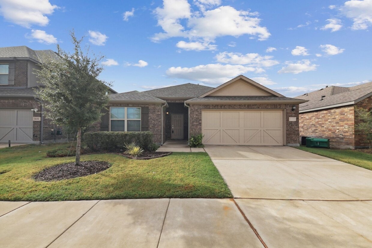 Primary Photo - 4 bedroom, 2 bath, 2019 sqft, pets allowed...
